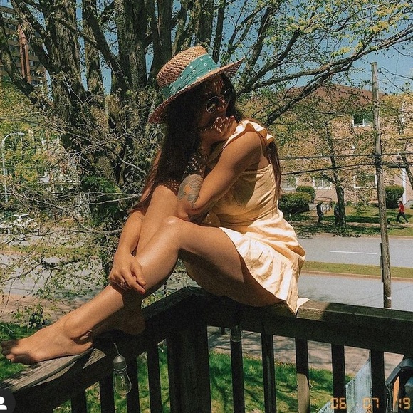 SUNSHINE LINEN MINI DRESS - Picture 2 of 5